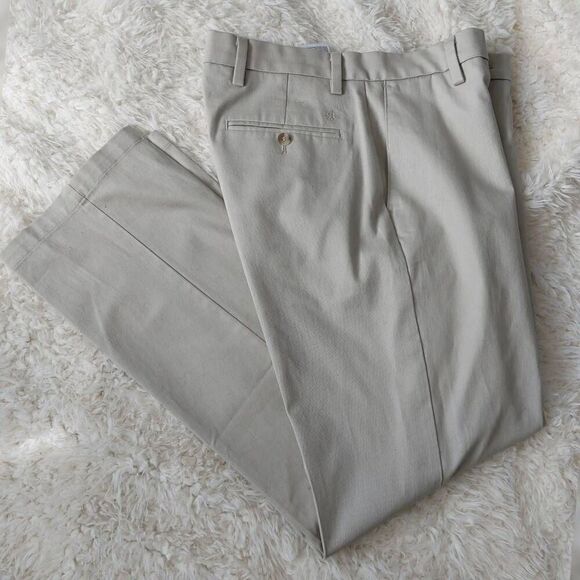 Dockers Classic Fit Khaki Pants 33x32 - Picture 3 of 9